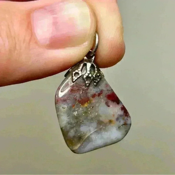 Vintage Red Moss Agate Crystal Pendant - Picture 2 of 6